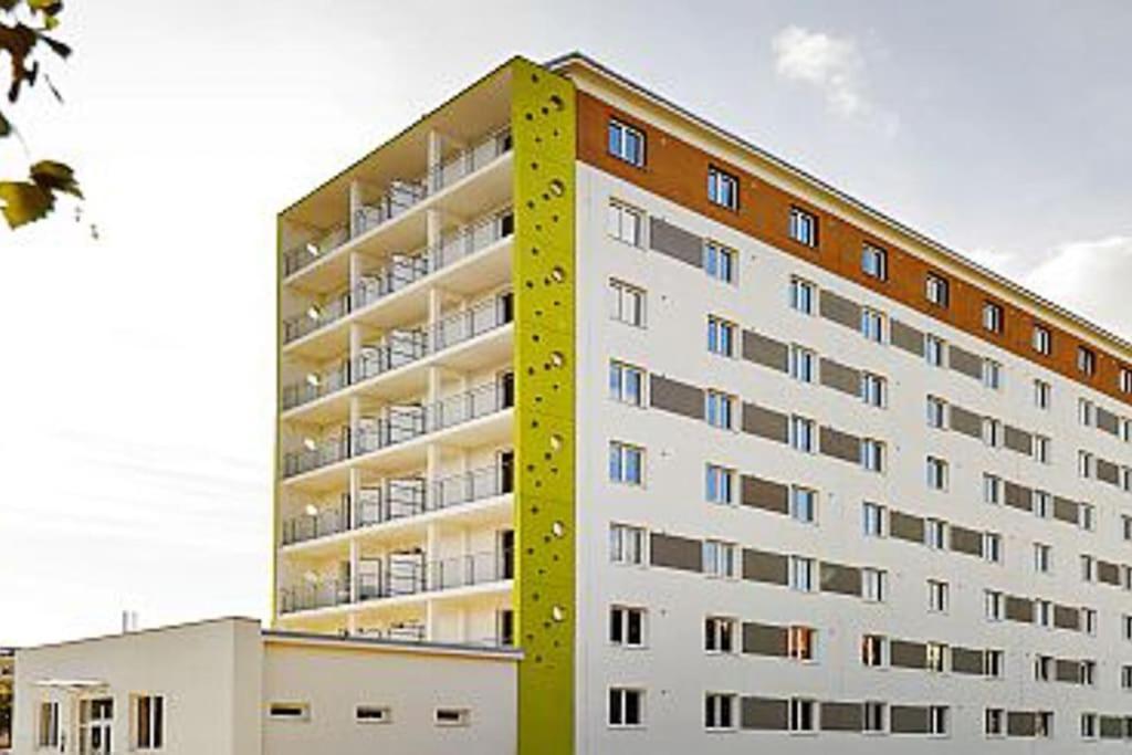 Moderny Apartman S Parkovanim Pozsony Kültér fotó
