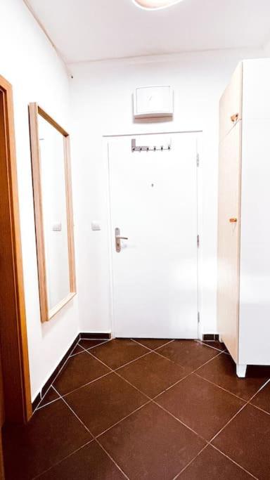 Moderny Apartman S Parkovanim Pozsony Kültér fotó