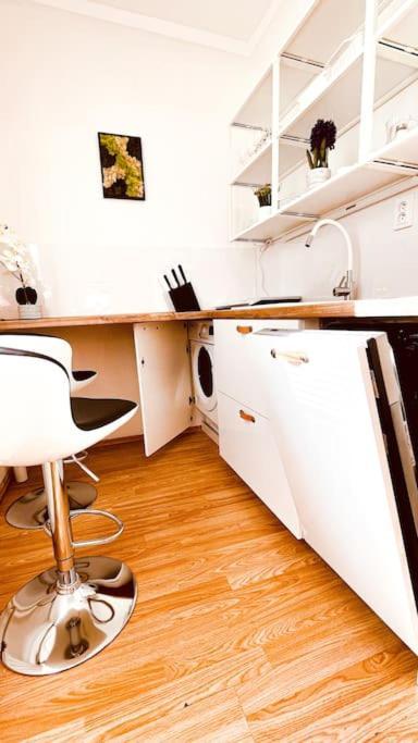 Moderny Apartman S Parkovanim Pozsony Kültér fotó
