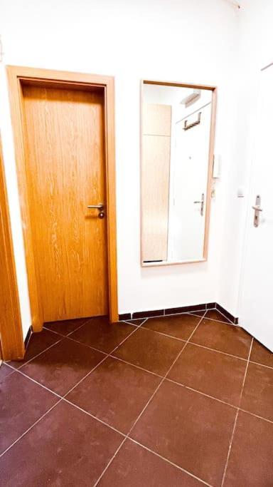 Moderny Apartman S Parkovanim Pozsony Kültér fotó
