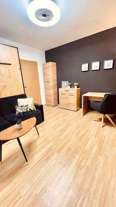 Moderny Apartman S Parkovanim Pozsony Kültér fotó