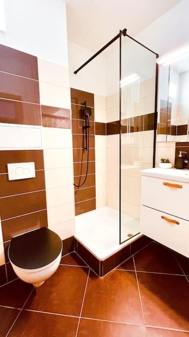 Moderny Apartman S Parkovanim Pozsony Kültér fotó